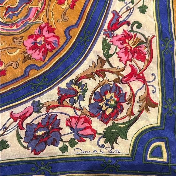 Oscar de la Renta Accessories - Oscar de la Renta Vibrant Floral Silk Scarf
